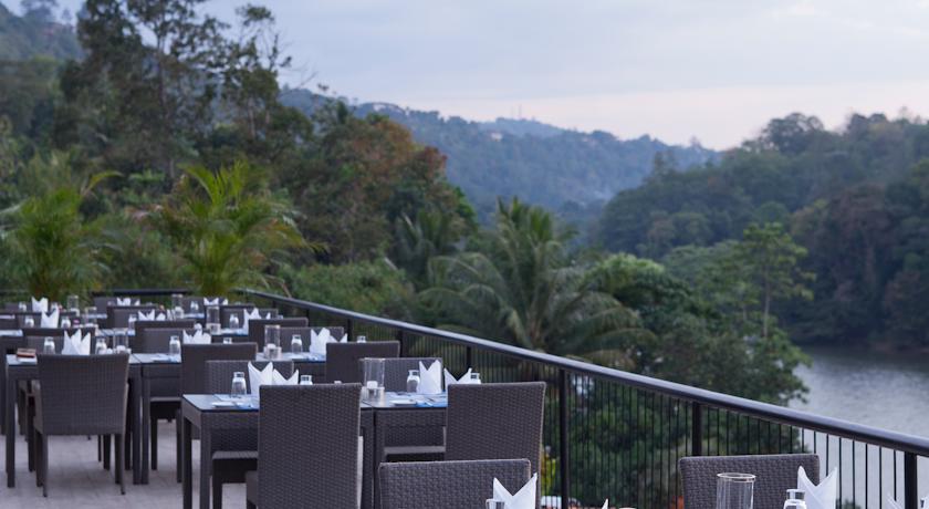 Cinnamon Citadel Kandy Sri Lanka_cafe