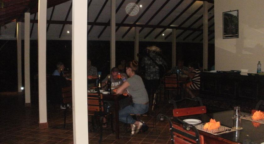 Nice Place Hotel Sigiriya Sri Lanka_resturant