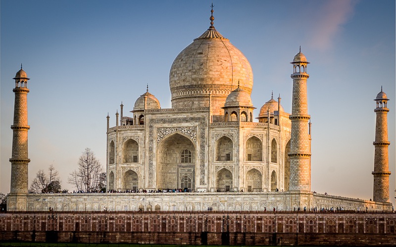 Taj_Mahal_at_dusk -Taj og Tiger - Indien - Younes Rejser