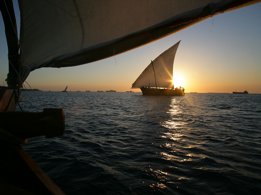 Zanzibar Tanzania sunset dhow cruise udflugter oplev med younes rejser