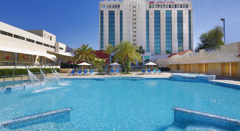 Crowne Plaza Amman pool Jordan