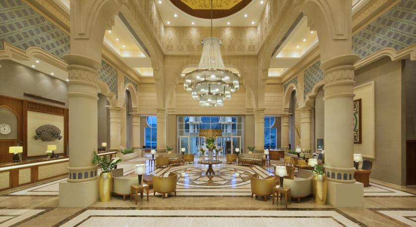 Crown Plaza Dead Sea lobby Jordan rejser til jordan dead sea younes rejser