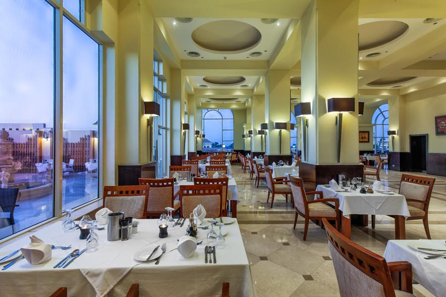 Cleopatra Luxury Resort Italian Restaurant badeferie hurghada egypten rejs med younes rejser