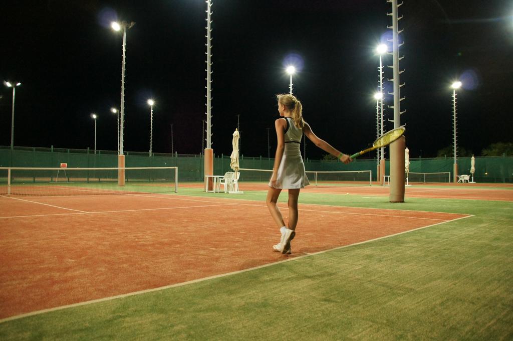 Cleopatra Luxury Resort Tennis sport aktiv ferie hurghada egypten rejs med younes rejser