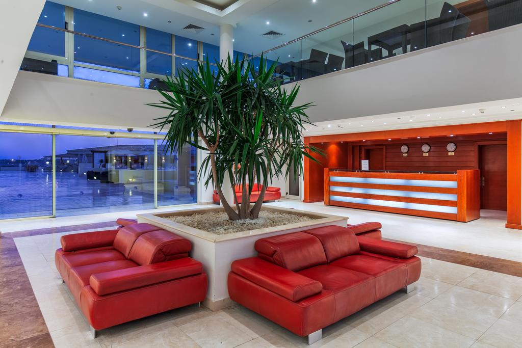 Cleopatra Luxury Resort reception lobby badeferie moderne hurghada egypten rejs med younes rejser