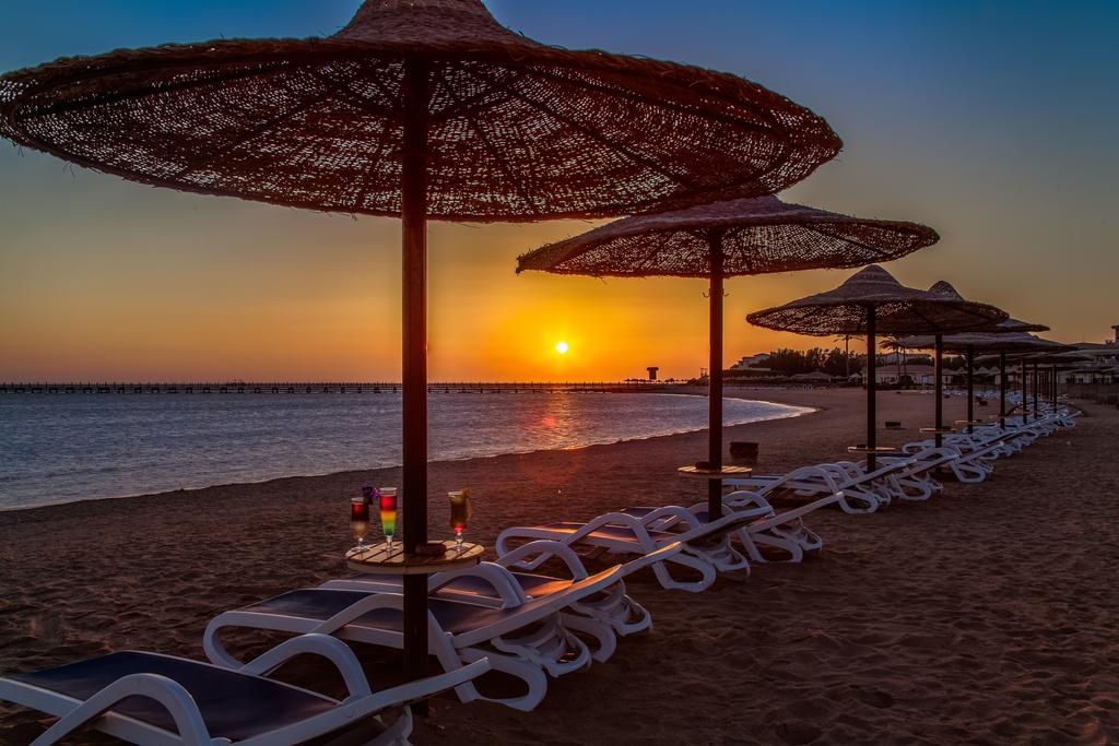 Cleopatra Luxury Resort sunset romance badeferie hurghada egypten rejs med younes rejser