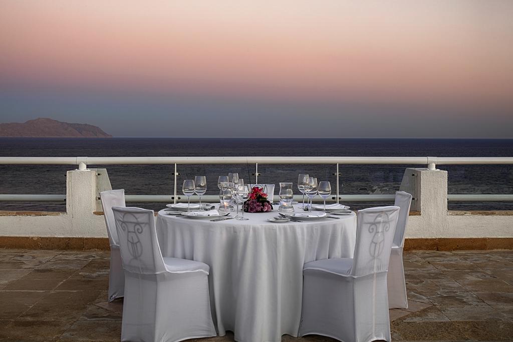 Sheraton Sharm Hotel romantic dinner with view sharm el sheik egypten rejs med younes rejser