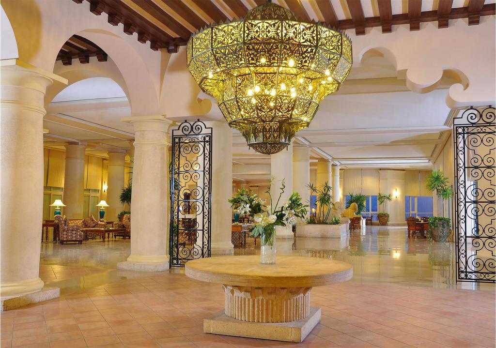 Sheraton Sharm Hotel resort, villas & spa lobby area beach badeferie sharm el sheik egypten rejs med younes rejser