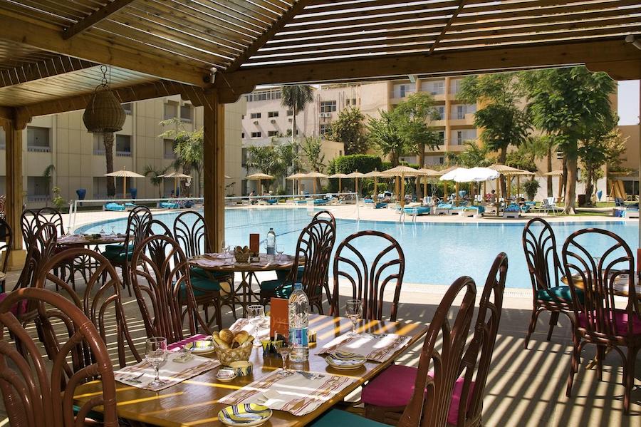 Egypten rejse Eatabe_Luxor_pool_restaurant