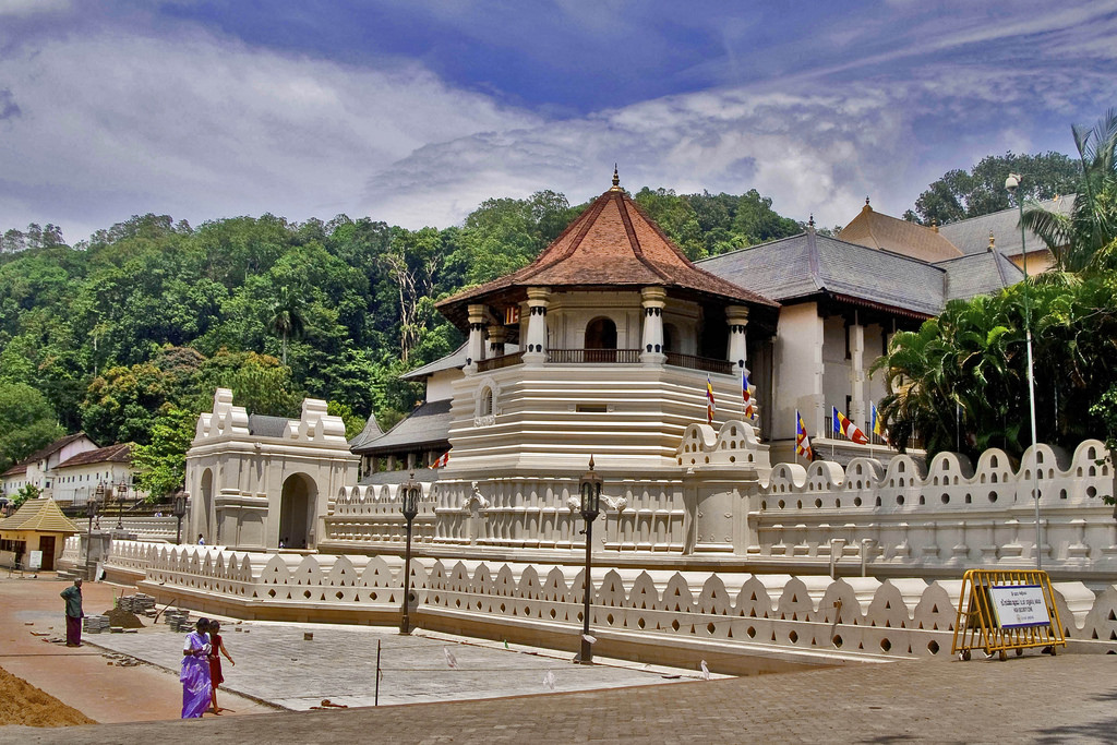 Sri Lanka Kandy temple