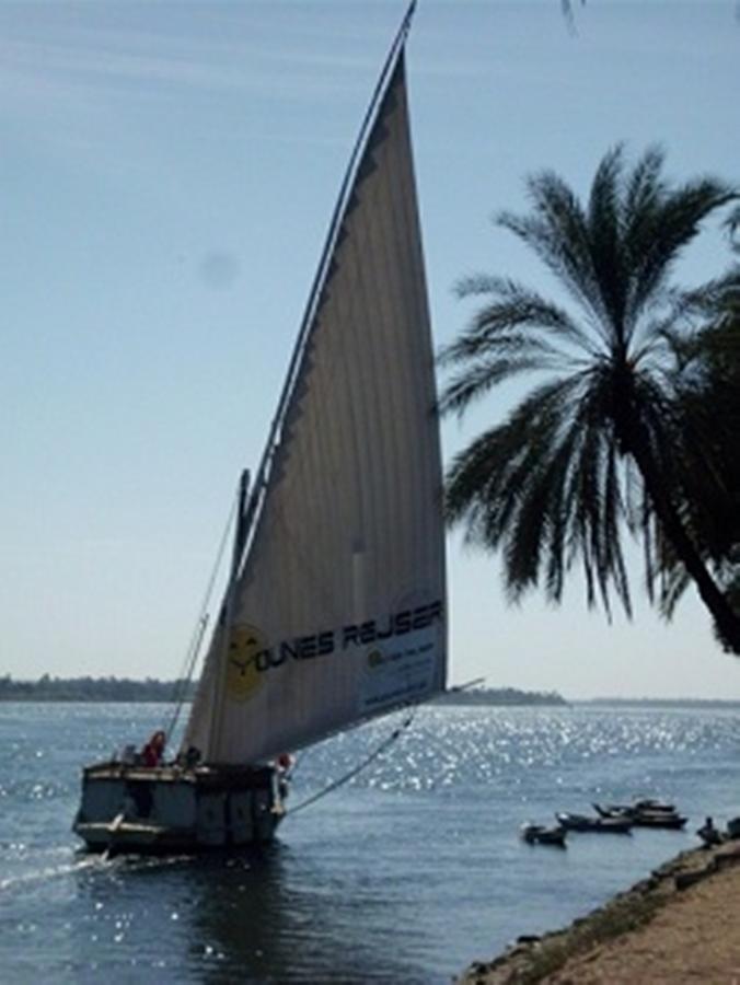 Younes Rejser Oriental Dream felucca Aswan nilebanks