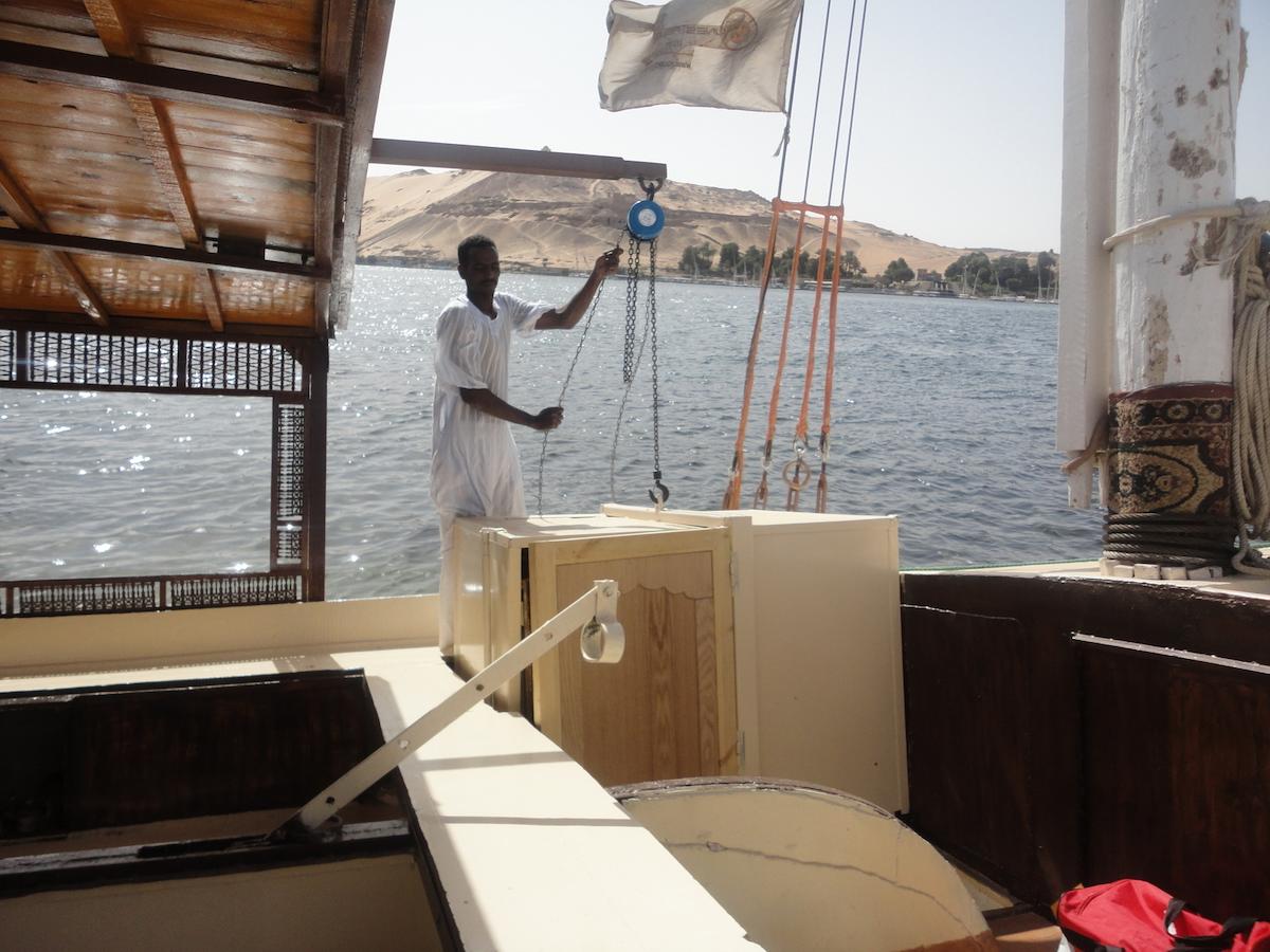 Younes Rejser Oriental Dream felucca Aswan lowering Bathroom