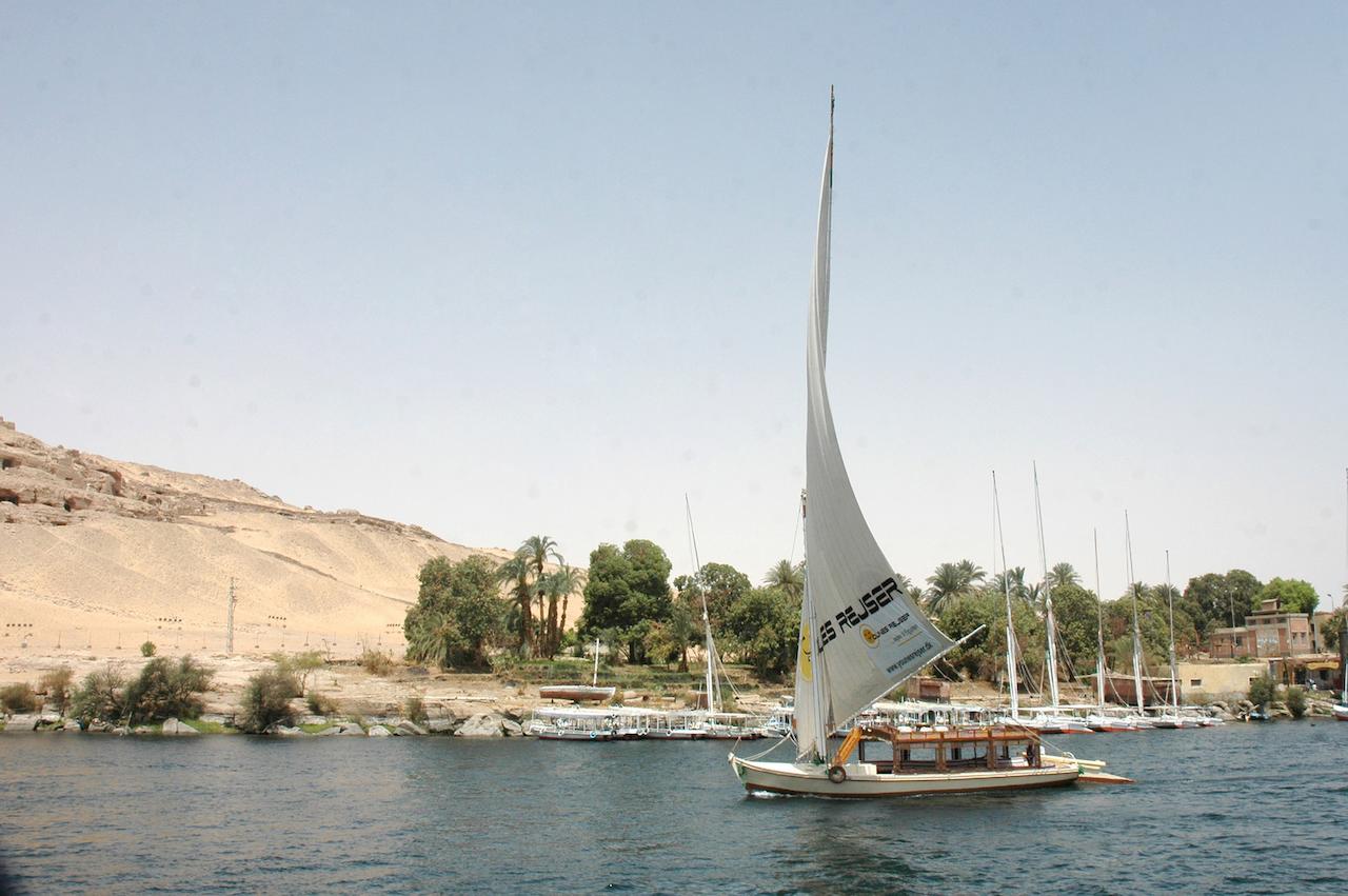 Younes Rejser Oriental Dream felucca Aswan and noble tombs