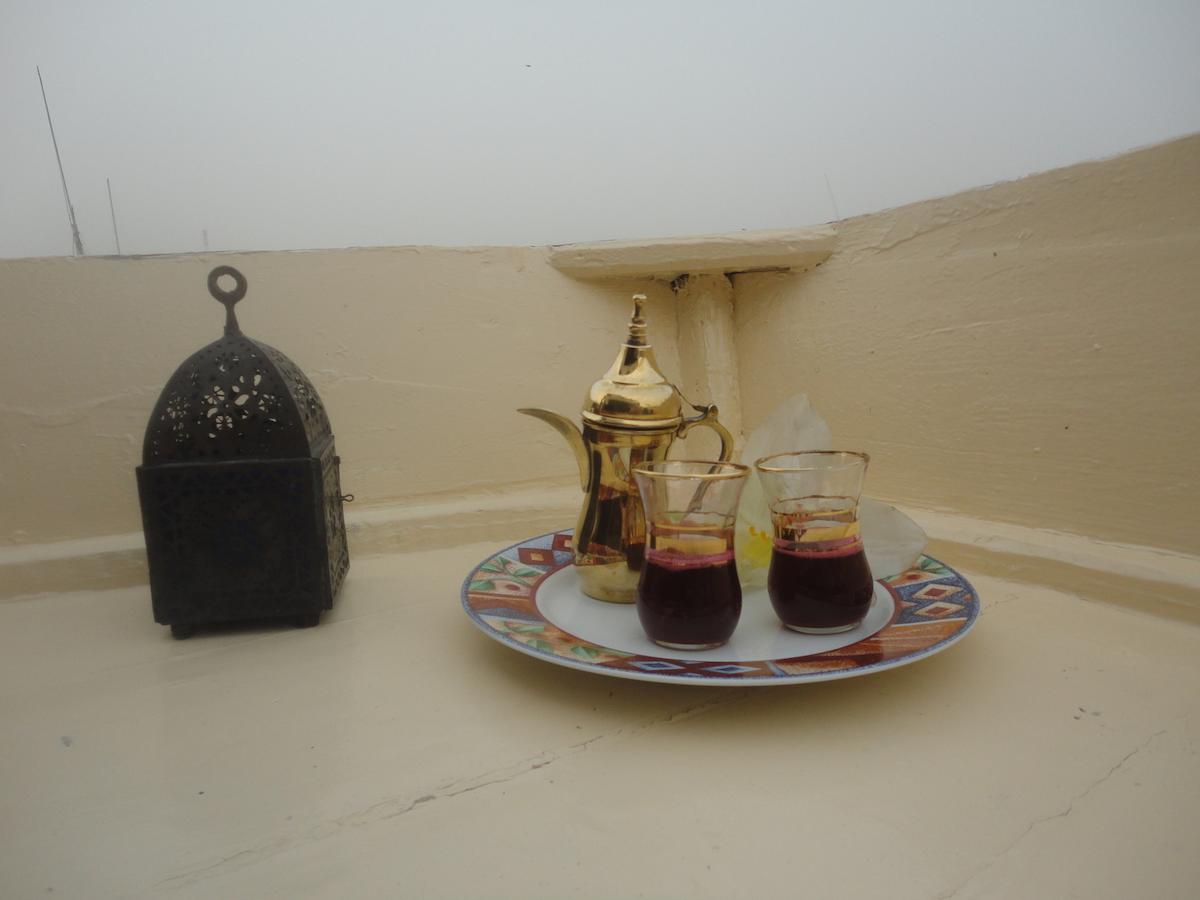 Younes Rejser Oriental Dream felucca Aswan hibiscus