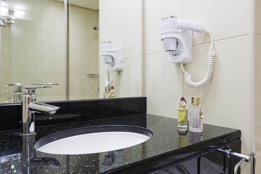 Dubai Ibis Deira City Centre bathroom