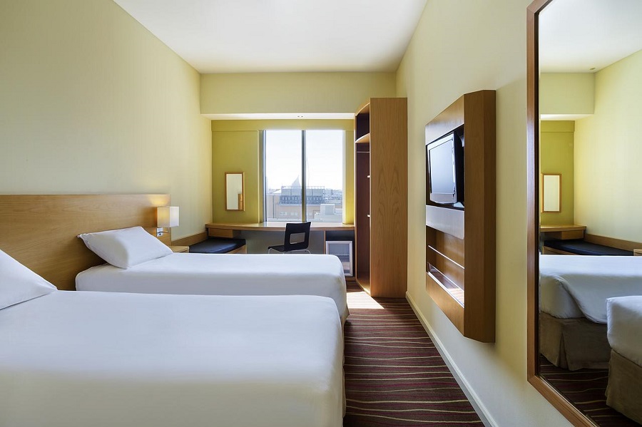 Dubai Ibis Deira City Centre twin room