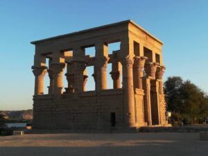 Philae-kiosk-Aswan-Younes-Rejser
